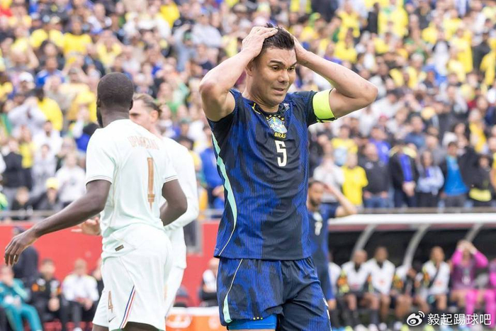 巴西传奇卡洛斯盛赞卡塞米罗：其实力可比2002年