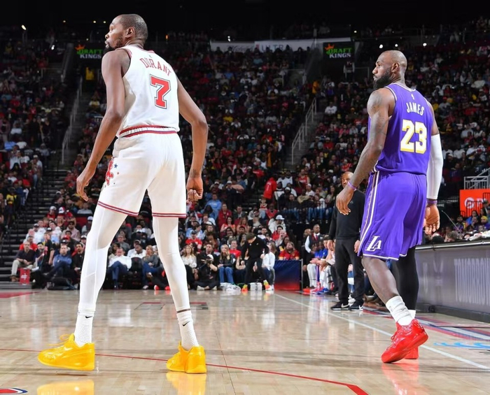 NBA65场规则影响球星评奖，库里詹姆斯无缘，约基