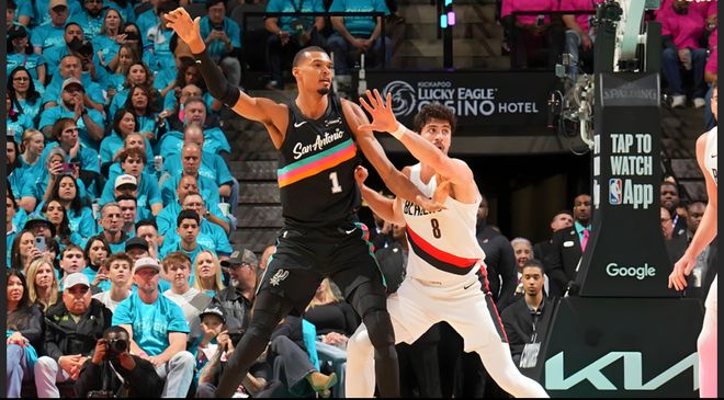 文班亚马季后赛首秀35分创纪录 马刺传奇集体托