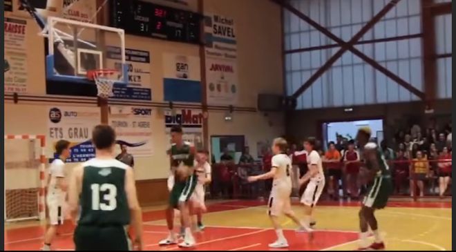 文班亚马季后赛首秀35分创纪录 马刺传奇集体托