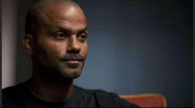 文班亚马季后赛首秀35分创纪录 马刺传奇集体托